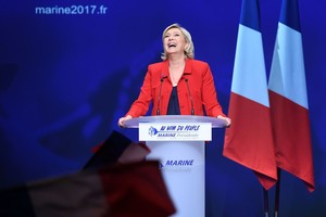 Prancūzijos prezidento posto siekianti Marine Le Pen svaidosi pažadais