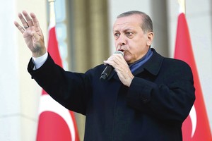 Pirmieji Turkijos prezidento užmojai patvirtino baimes