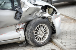 Po avarijos draudikai nurašė automobilį: ką daryti toliau?