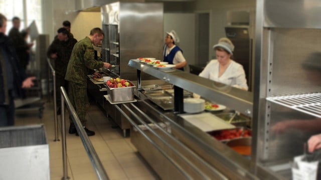 Lietuviai kariai su amerikiečiais galės valgyti prie vieno stalo