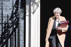 Pirmalaikius rinkimus paskelbusi Theresa May siekia sukurti tvirtą valdžią