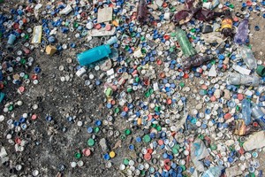 Lietuvos rinkoje – pirmosios pakuotės iš vandenyne surinkto plastiko