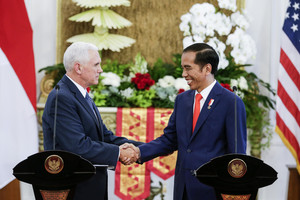 Į Džakartą atvykęs JAV viceprezidentas giria nuosaikųjį islamą Indonezijoje