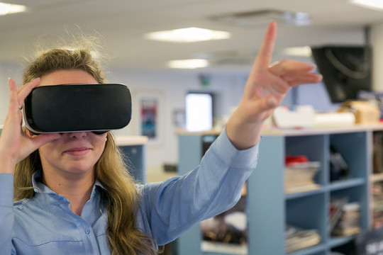 „Samsung Gear VR“ testas: pamokos apie dinozaurus ir savęs pažinimą