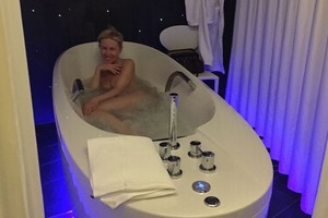 59-erių Audronė Bunikienė nepaliauja stebinti – įsiamžino nuoga