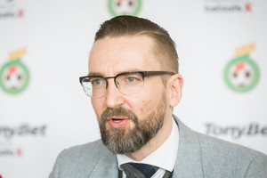 Karo gaisai Lietuvos futbole: bachūrus supykdęs Edvinas Eimontas turi UEFA kortą