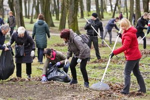 Švarinimosi akcijoje – tūkstančiai kauniečių: šiukšlės rinko visame mieste