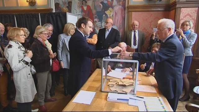 Svarbi diena ne tik Prancūzijai, bet ir Europai: prancūzai renka naują prezidentą