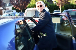 Penelope Fillon balsavo toli nuo savo vyro