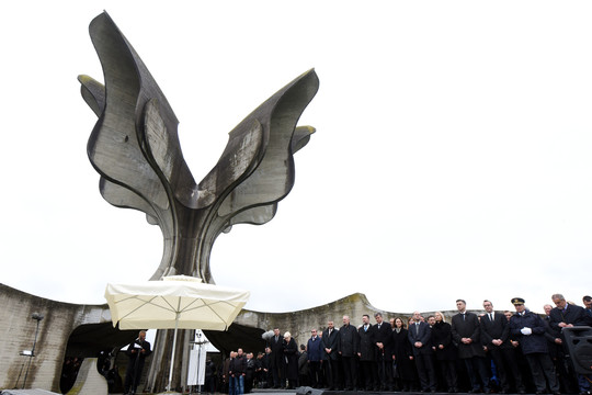 Antifašistai ir žydai boikotavo oficialią ceremoniją Kroatijos mirties stovykloje