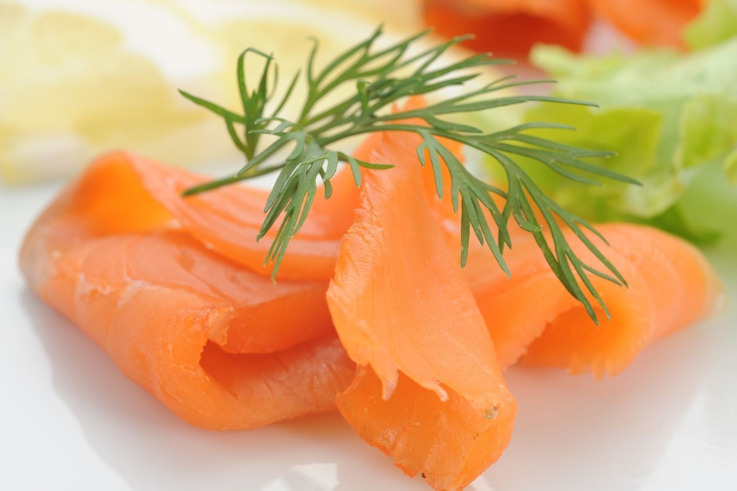 Lašiša – antioksidantais ir omega-3 turtinga žuvis, kurie kartu sudėjus turi savybę skaidyti bloguosius riebalus.<br>123rf nuotr.