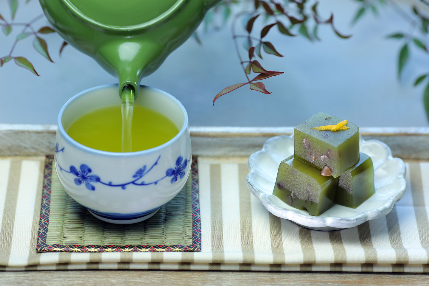 Žalioji arbata pagreitina medžiagų apykaitą, stabdo riebalinių ląstelių, kurios sukelia celiulitą, gamybą.<br>123rf nuotr.