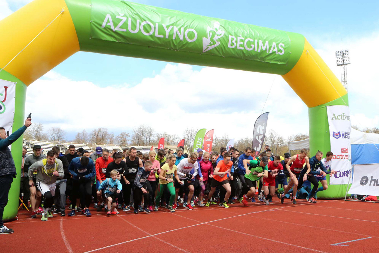 Sporto aistruoliai jėgas ir ištvermę išbandė penktą kartą Kaune organizuojame „Ąžuolyno bėgime“.<br>M.Patašiaus nuotr.