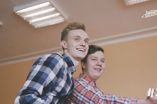 Vaikystėje patyčias kentęs iliuzionistas šiandien gelbsti kitus