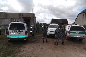 Suradę dingusią moterį policininkai ją įpareigojo visada nešiotis telefoną