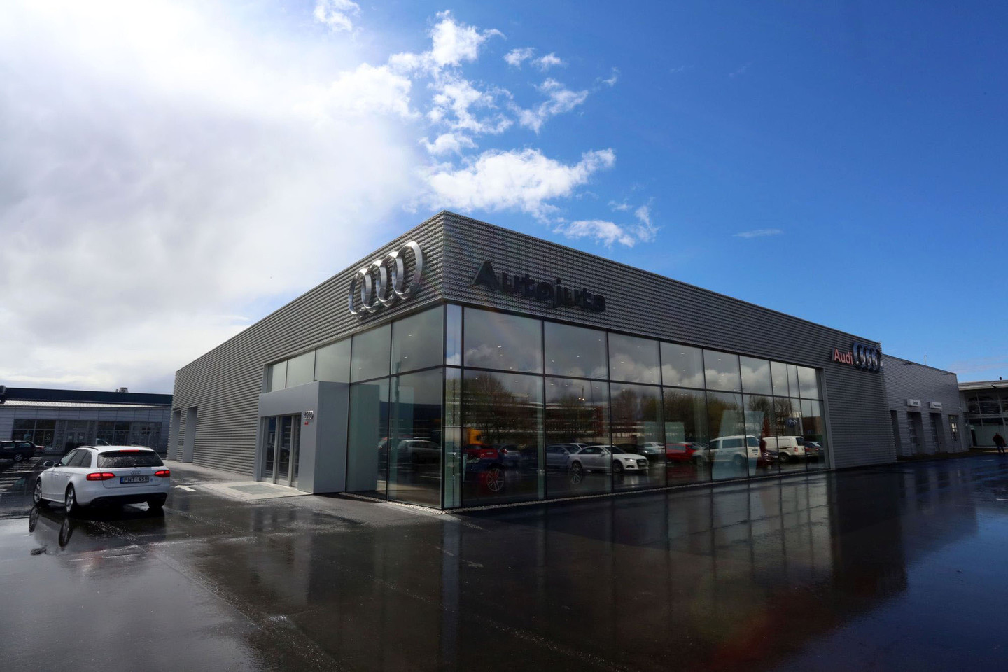 Kaune atidarytas sportinių „Audi“ modelių salonas.<br>M.Patašiaus nuotr.