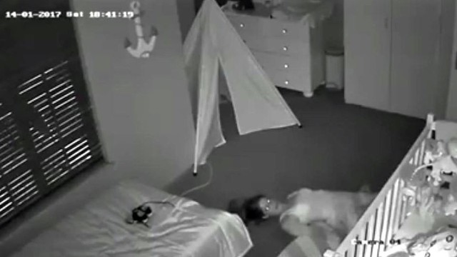 Keistas moters elgesys prie kūdikio lovytės nustebino vyrą