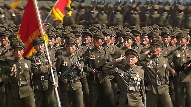 Šiaurės Korėja toliau kursto įtampą: surengė karines pratybas