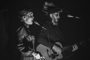 Albumo apžvalga. Aistė Smilgevičiūtė ir „Skylė“ „Dūšelės“