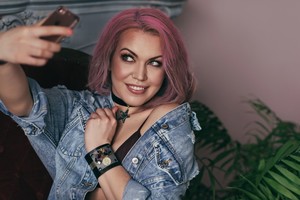 Naują kolekciją pristatanti Simona Brazdžionytė siūlo žaisti su stereotipais