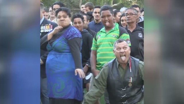 Zelandiečiai už vienybę su australais sušoko įspūdingą tradicinį šokį „haką“