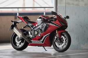 „Honda“ atstovai Vilniuje pristatys galingiausią sportinį motociklą