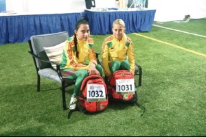 Į olimpines žaidynes dvynės kartu žygiuoja  sportinio ėjimo tempu