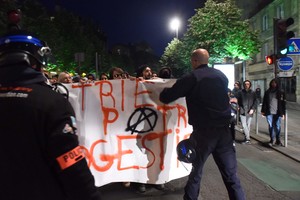 Paryžiaus centre per demonstraciją  – riaušės