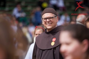 Vienuolis jau 10 metų ypatingu būdu padeda onkologiniams ligoniams