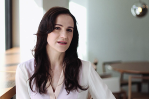 Eksperimentas: kodėl intelektualios moterys nesutinka pozuoti reklamoje?