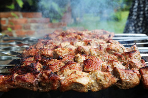 Ugniagesiai pataria, kaip šašlykus ir kepsnius kepti saugiai