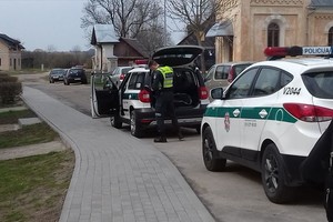 Semeliškių gimnazijoje – smurto protrūkis: vaikai iškvietė policiją, mokytoja pasibaisėjusi