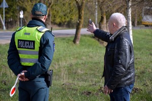 Pareigūnai pastebėjo vairuotojų gudrybę: įspėjo apie reidą