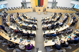 Valdančiųjų pažadai ir darbai  – lyg diena ir naktis