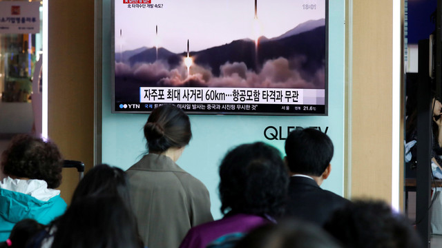  Šiaurės Korėja išbandė naują balistinę raketą: Tokijuje sustabdyti traukiniai