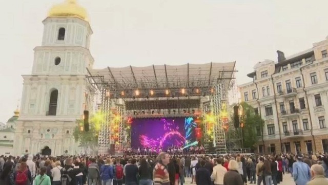 Kijevas nekantriai laukia „Eurovizijos“, o belaukdamas –  švenčia