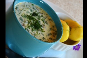 Baltoji šaltsriubė, kuriai teikiu pirmenybę prieš įprastus šaltibarščius