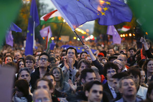Budapešte tūkstančiai vengrų protestavo prieš Rusijos įtaką ir reiškė palaikymą ES