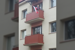 Vilniaus policija priversta teisintis: negalėjo atskirti Lenkijos vėliavos nuo sovietinės