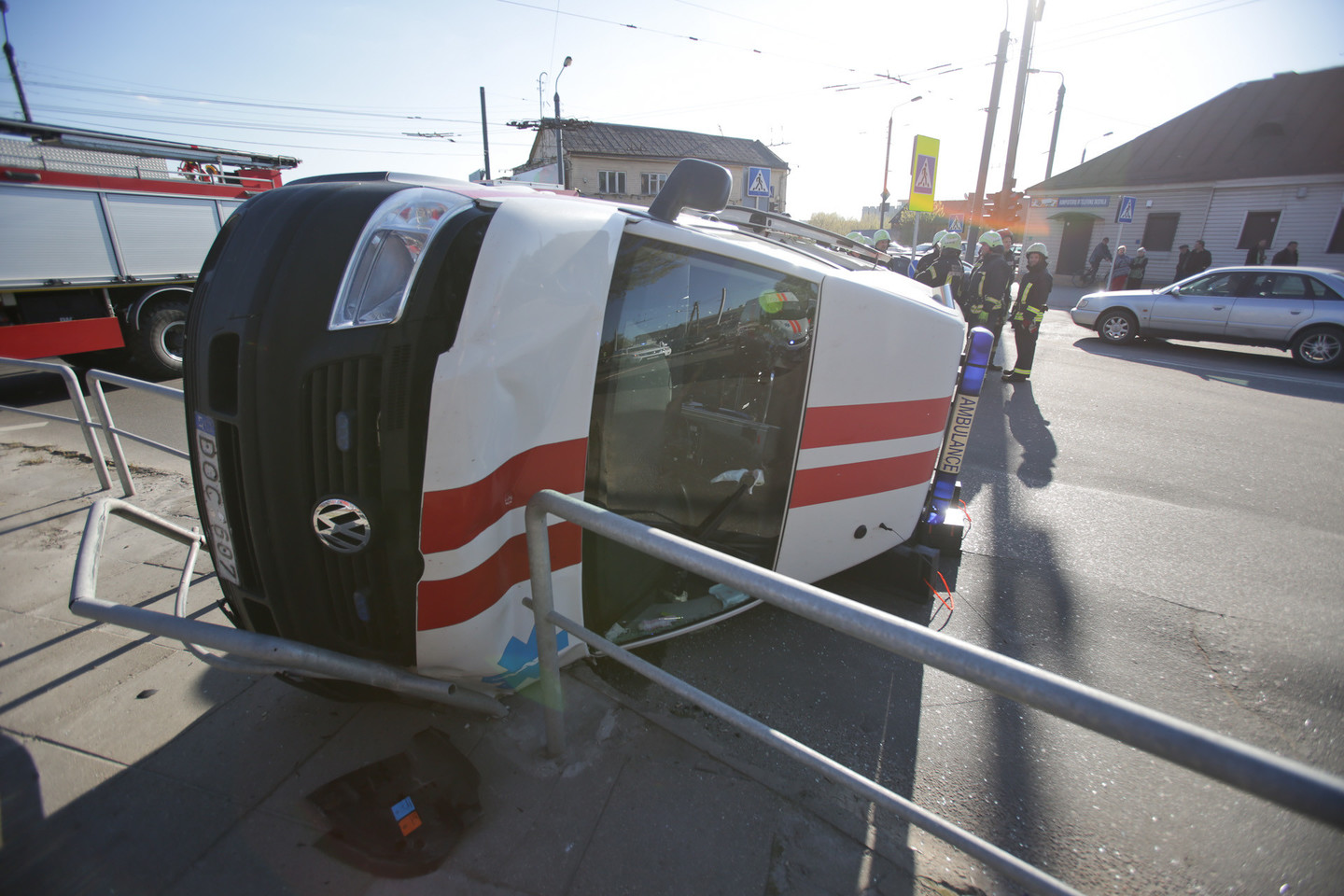Jurbarko rajono greitosios automobilis vežė pacientą su sulaužytu šlaunikauliu. Sankryžoje automobilio nepraleido "Mini Couper".