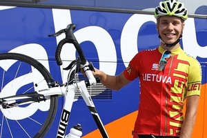 Mirė dviratininko Raimondo Rumšo 21-erių metų sūnus Linas