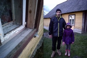 Alų pamėgusi motina paliko vyrą su neįgalia dukrele ant rankų