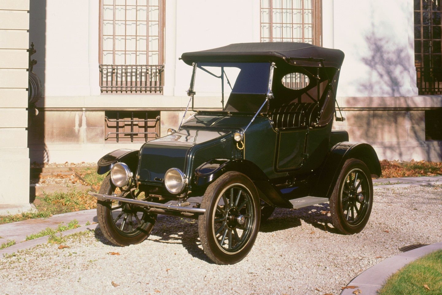 1913-ųjų elektromobilis „Baker Electric“.
