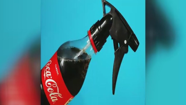 Pažiūrėję šį vaizdo siužetą „Coca Cola“ naudosite ne tik atsigaivinimui