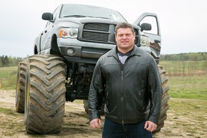 Visureigį monstrą išbandęs Žydrūnas Savickas: „Mieste sulamdyčiau daug automobilių“