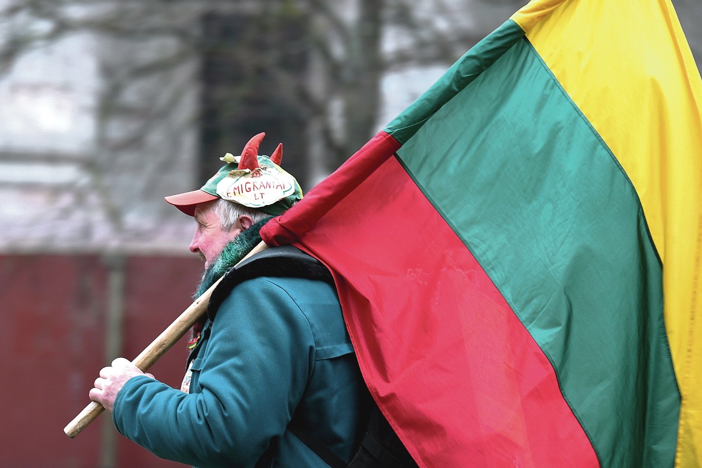 Pristabdyti emigraciją buvo bandoma parodomosiomis akcijomis, bet žmonės kaip bėgo, taip bėga iš Lietuvos.<br>V.Ščiavinsko nuotr.