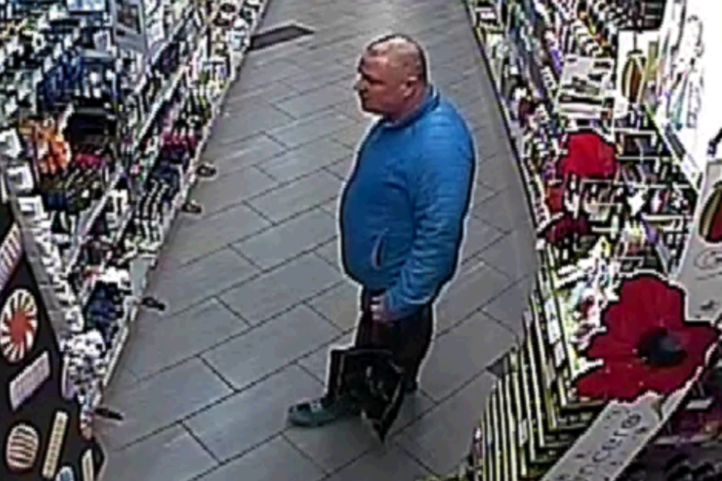 Alytaus policija prašo padėti atpažinti įtariamąjį.
