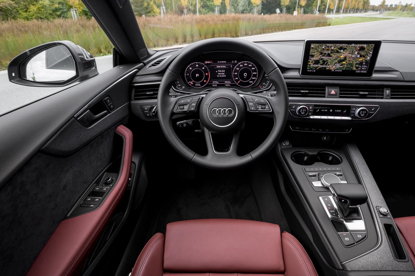 „Audi A5 Sportback“ sugeba tuo pat metu būti ir praktiškas, ir stilingas.<br>Gamintojo nuotr.