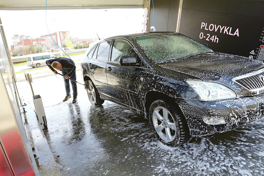 Atgrasė vairuotojus nuo prasto įpročio – plauna automobilius kitur