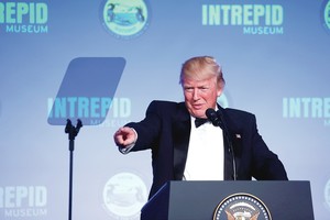 Donaldas Trumpas trina Baracko Obamos palikimą